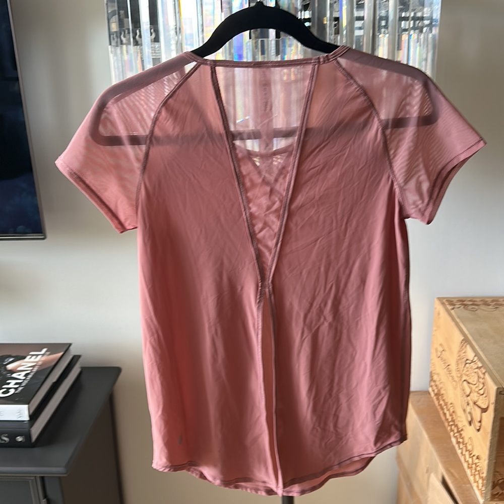 New w/o tags pink lululemon mauve sheer paneled Tee w/slit in back sz2 - Picture 2 of 6